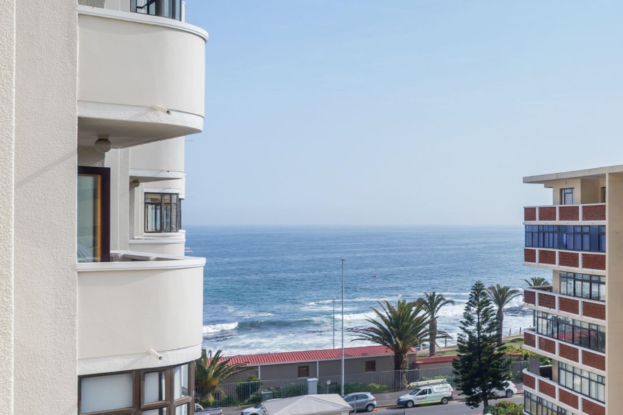 2 Bedroom Property for Sale in Sea Point Western Cape